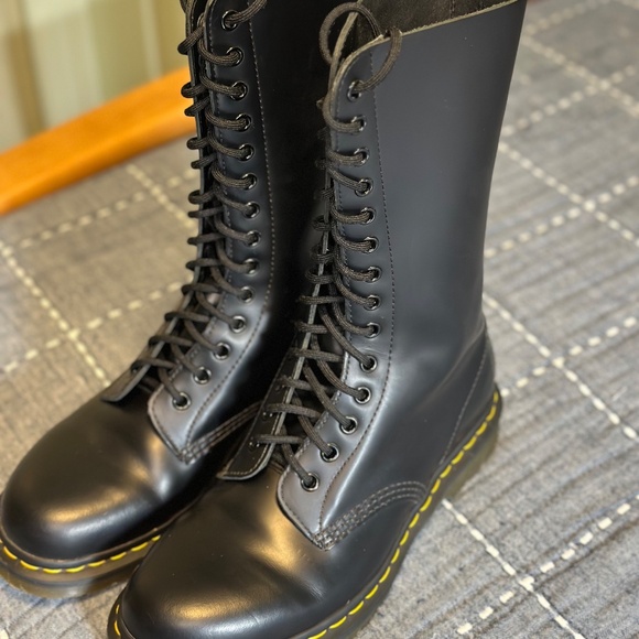 Dr Martens "1914" 14 eye smooth lace-up boot, black leather size EU 41 - Picture 1 of 7